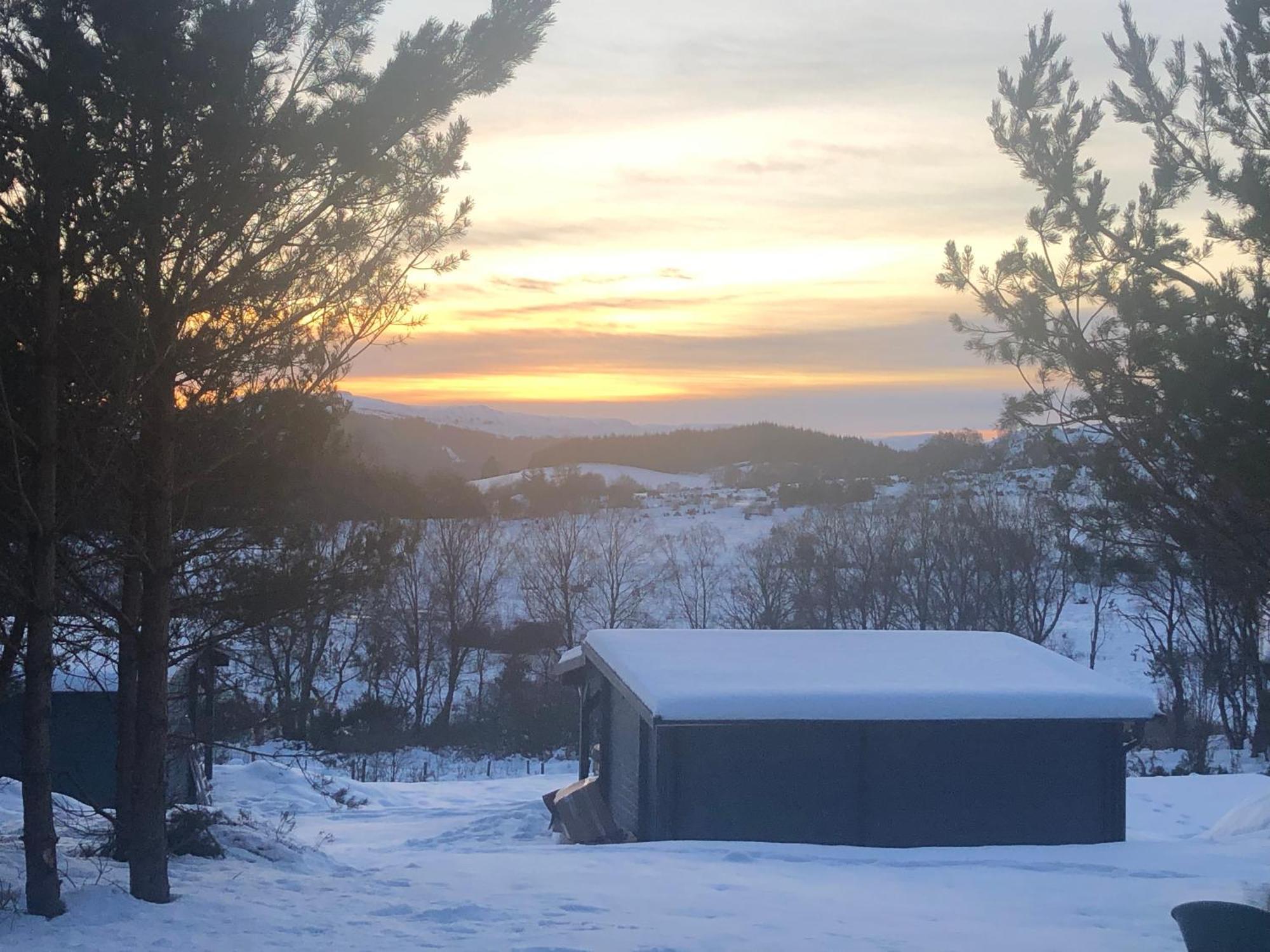 Деревянный коттедж Retreat Hot Tub Highland *